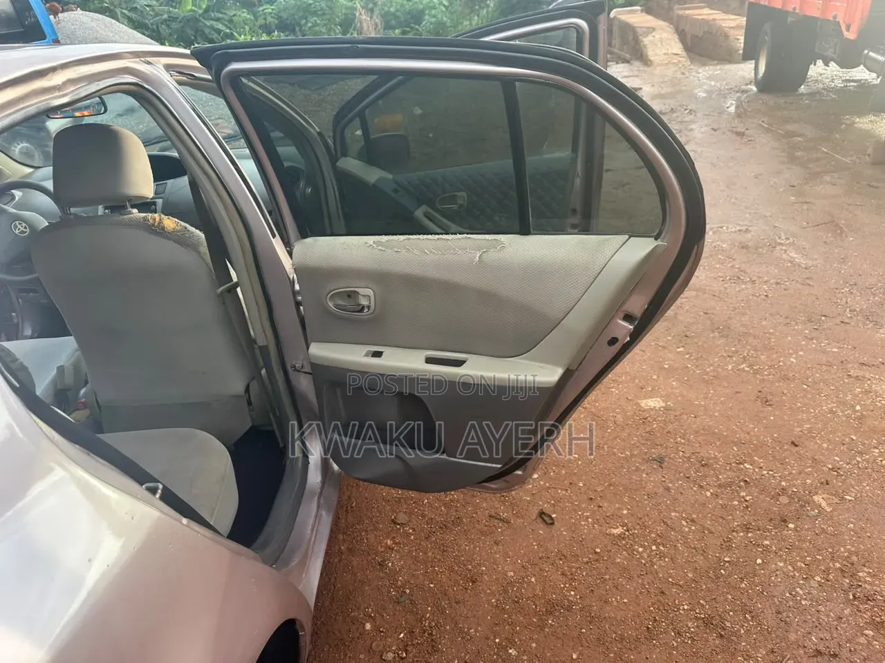 Toyota Vitz 2010 Beige