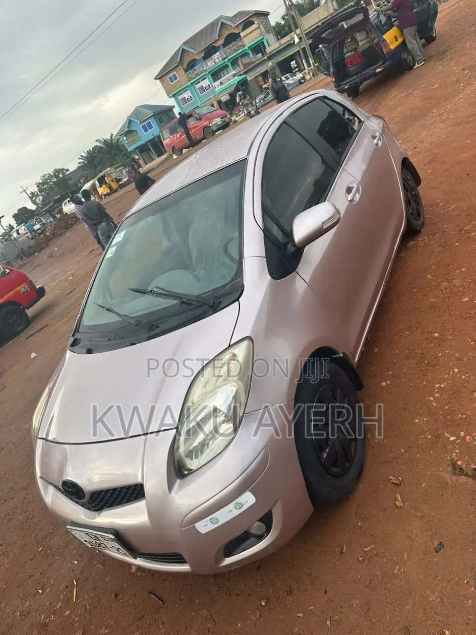 Toyota Vitz 2010 Beige