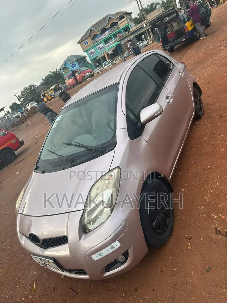 Toyota Vitz 2010 Beige