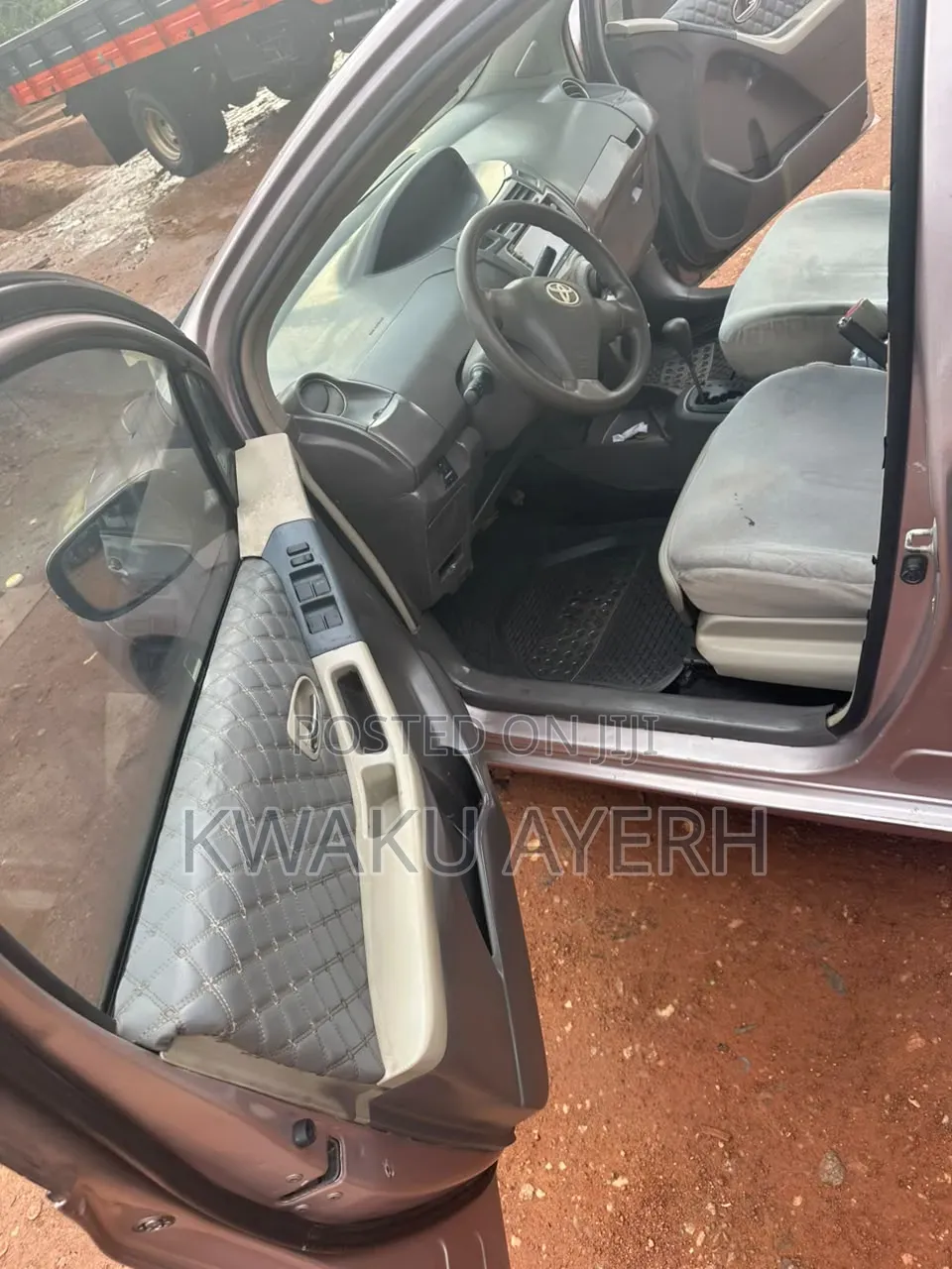 Toyota Vitz 2010 Beige