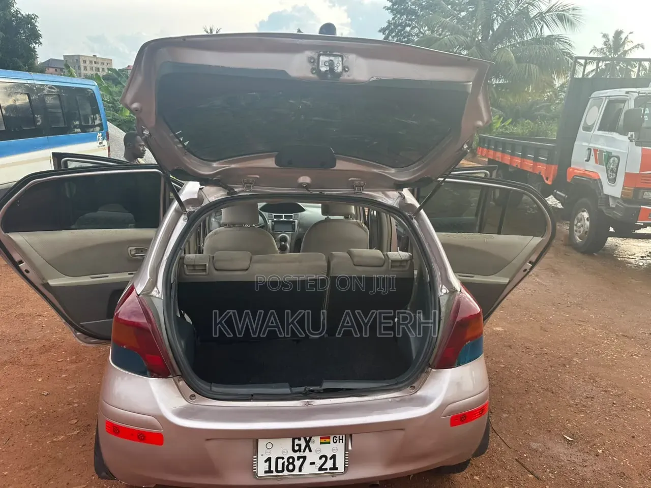 Toyota Vitz 2010 Beige