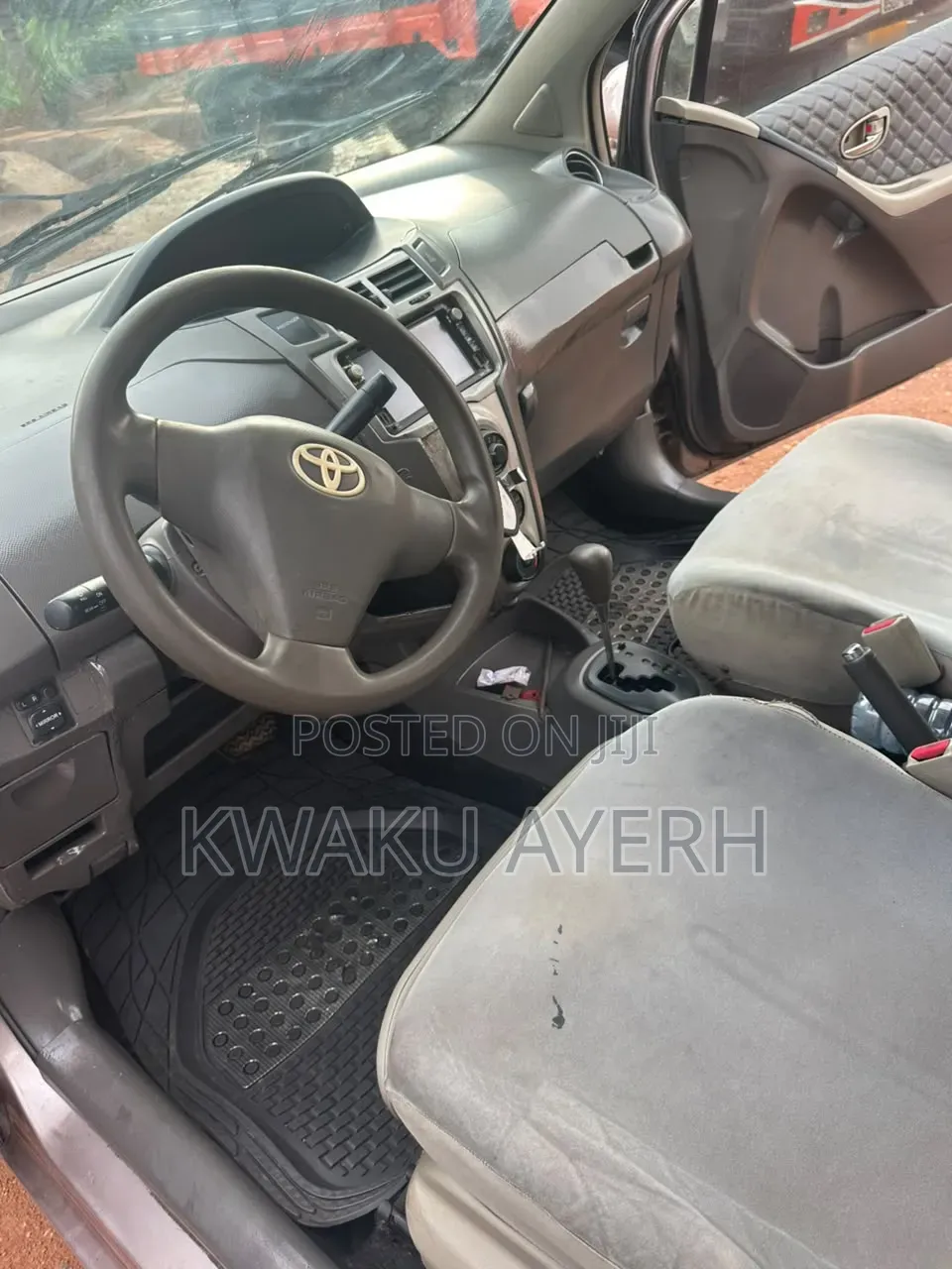 Toyota Vitz 2010 Beige