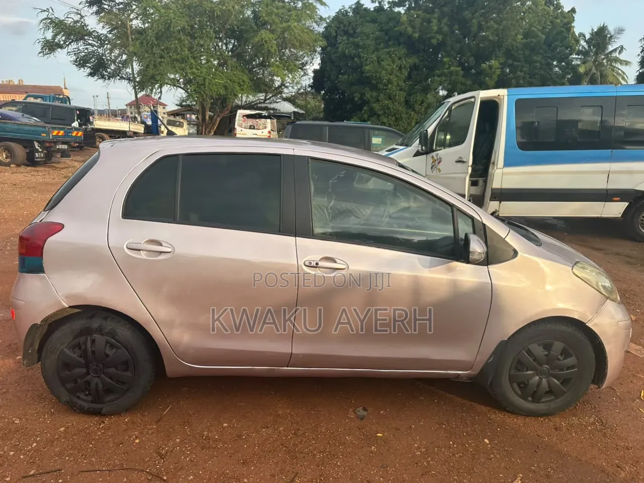 Toyota Vitz 2010 Beige