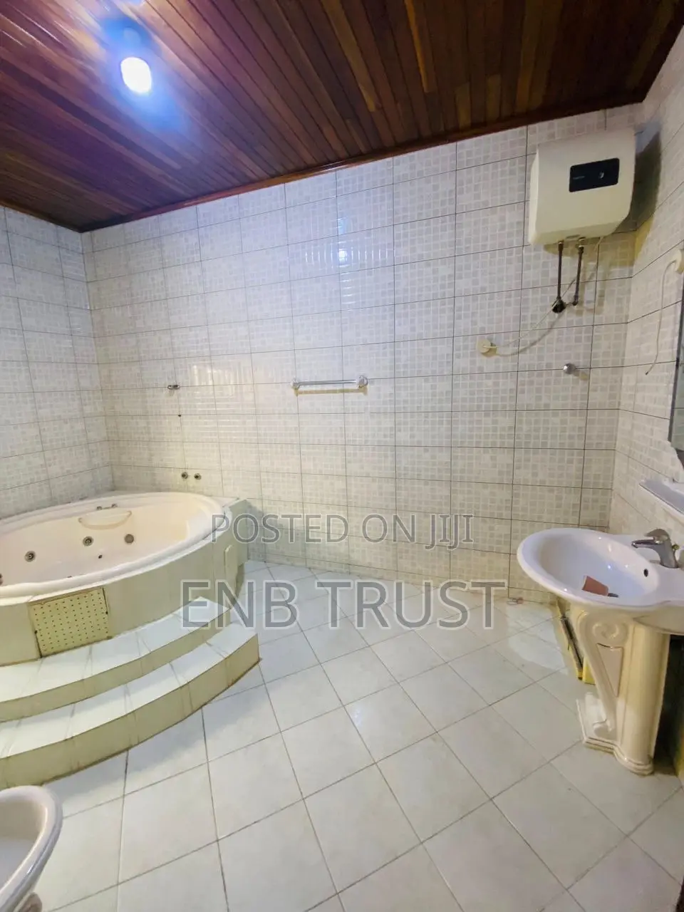 5bdrm Duplex in Achimota, Mile 7 for rent