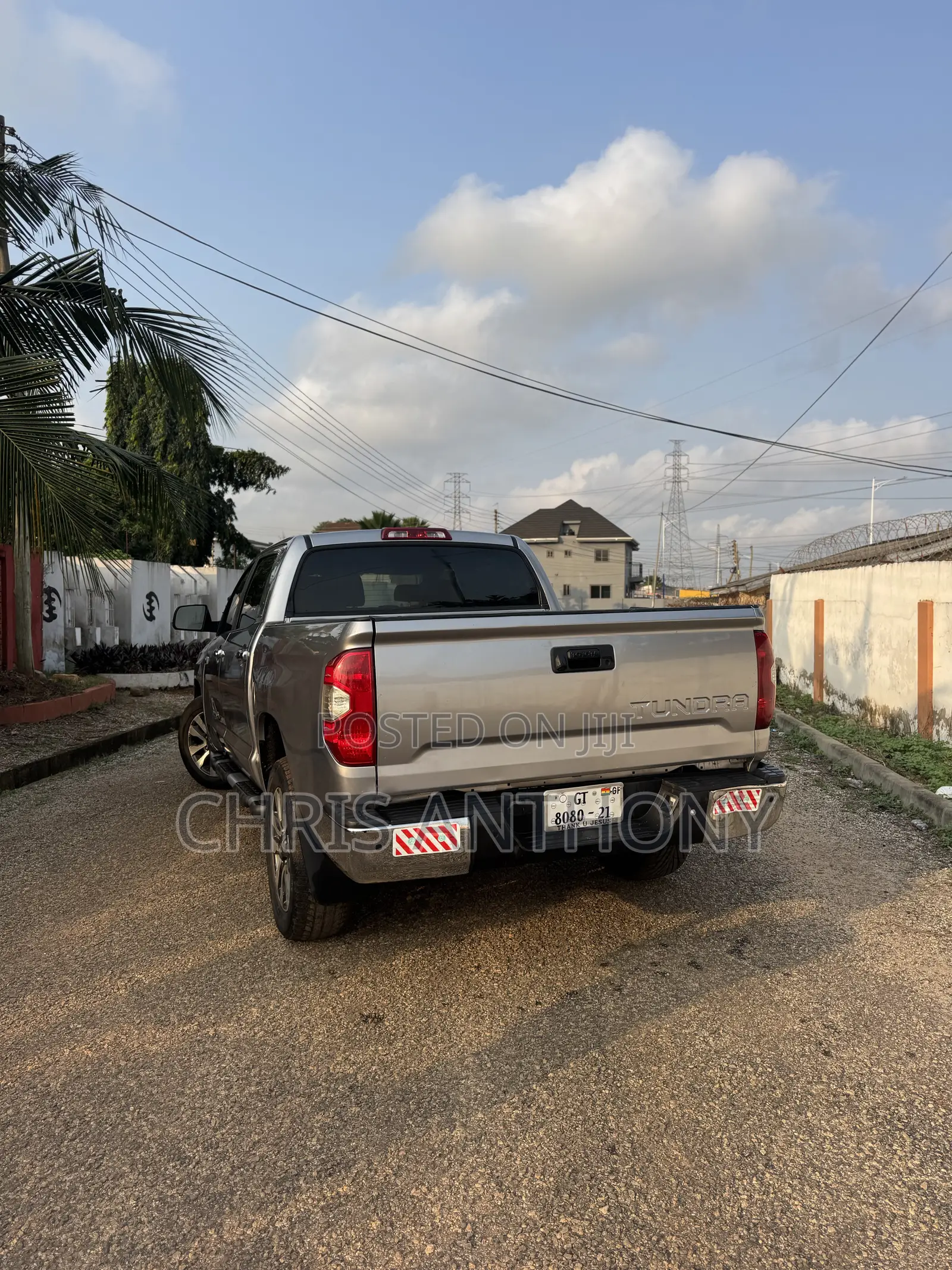 Toyota Tundra Limited 5.7L V8 4x2 CrewMax 5.6 ft. box 145.7 in. WB 2017