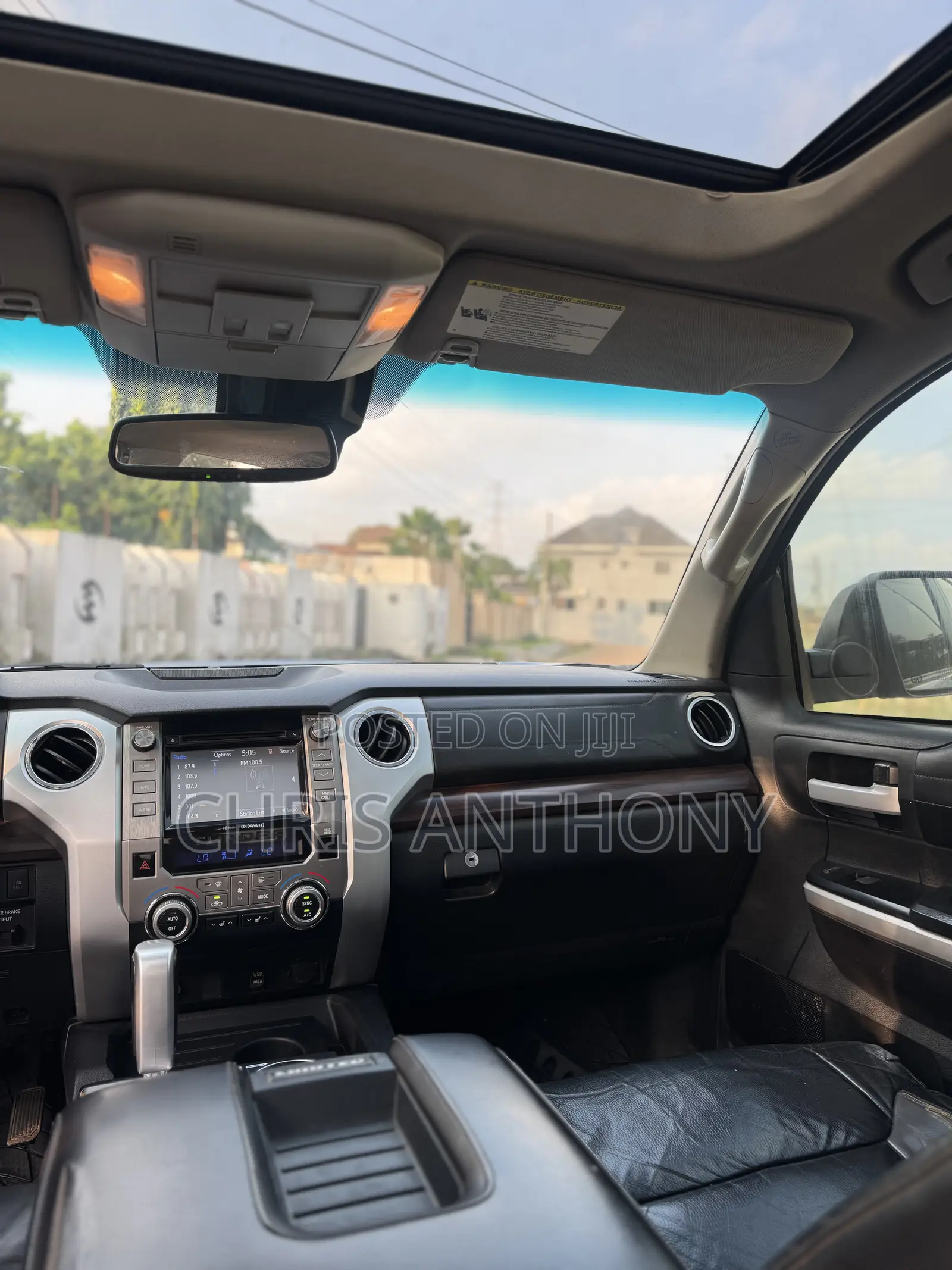 Toyota Tundra Limited 5.7L V8 4x2 CrewMax 5.6 ft. box 145.7 in. WB 2017