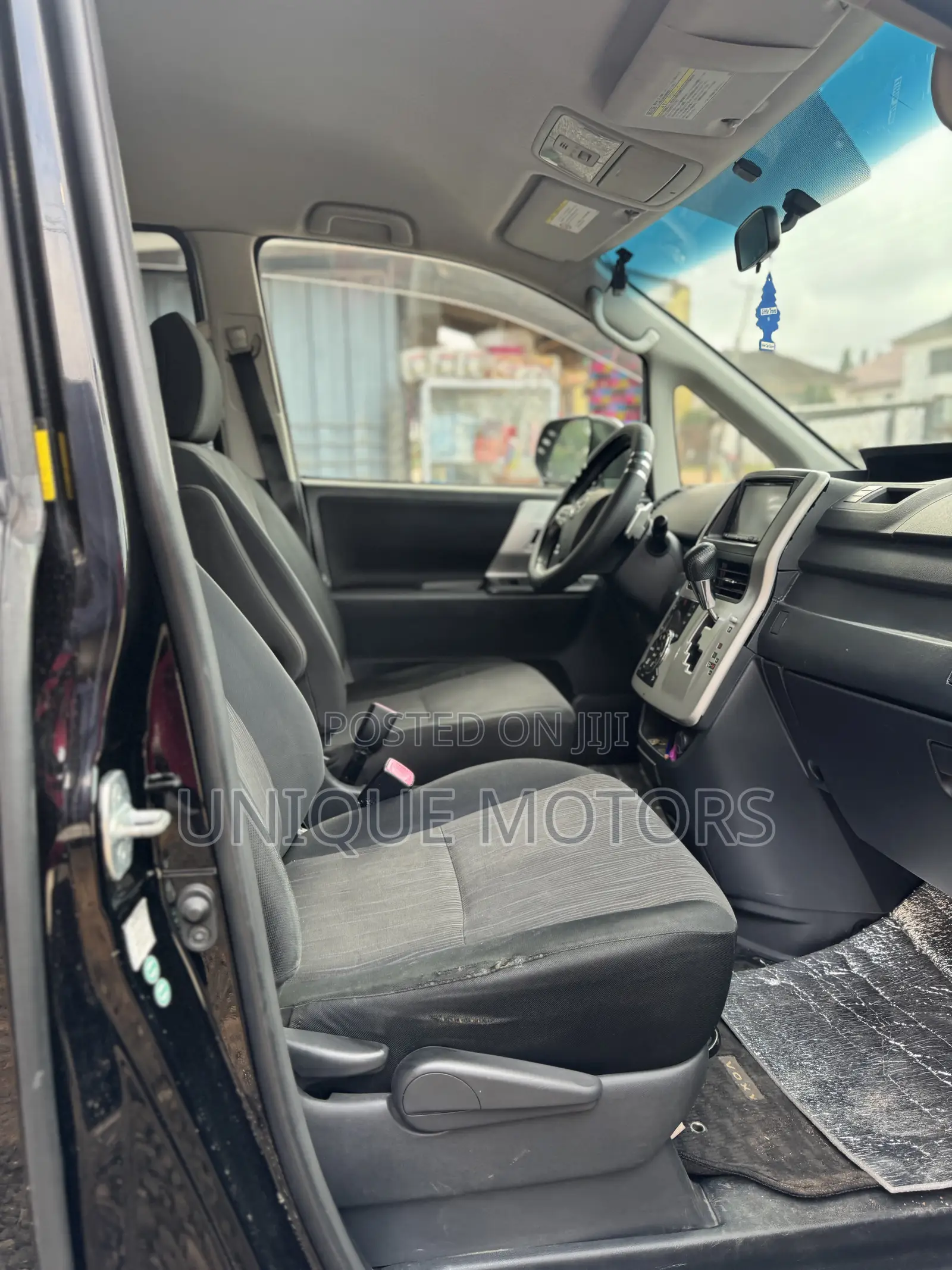 Toyota Voxy V 4WD 8-Seater 2011 Black