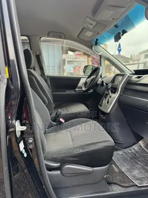 Toyota Voxy V 4WD 8-Seater 2011 Black
