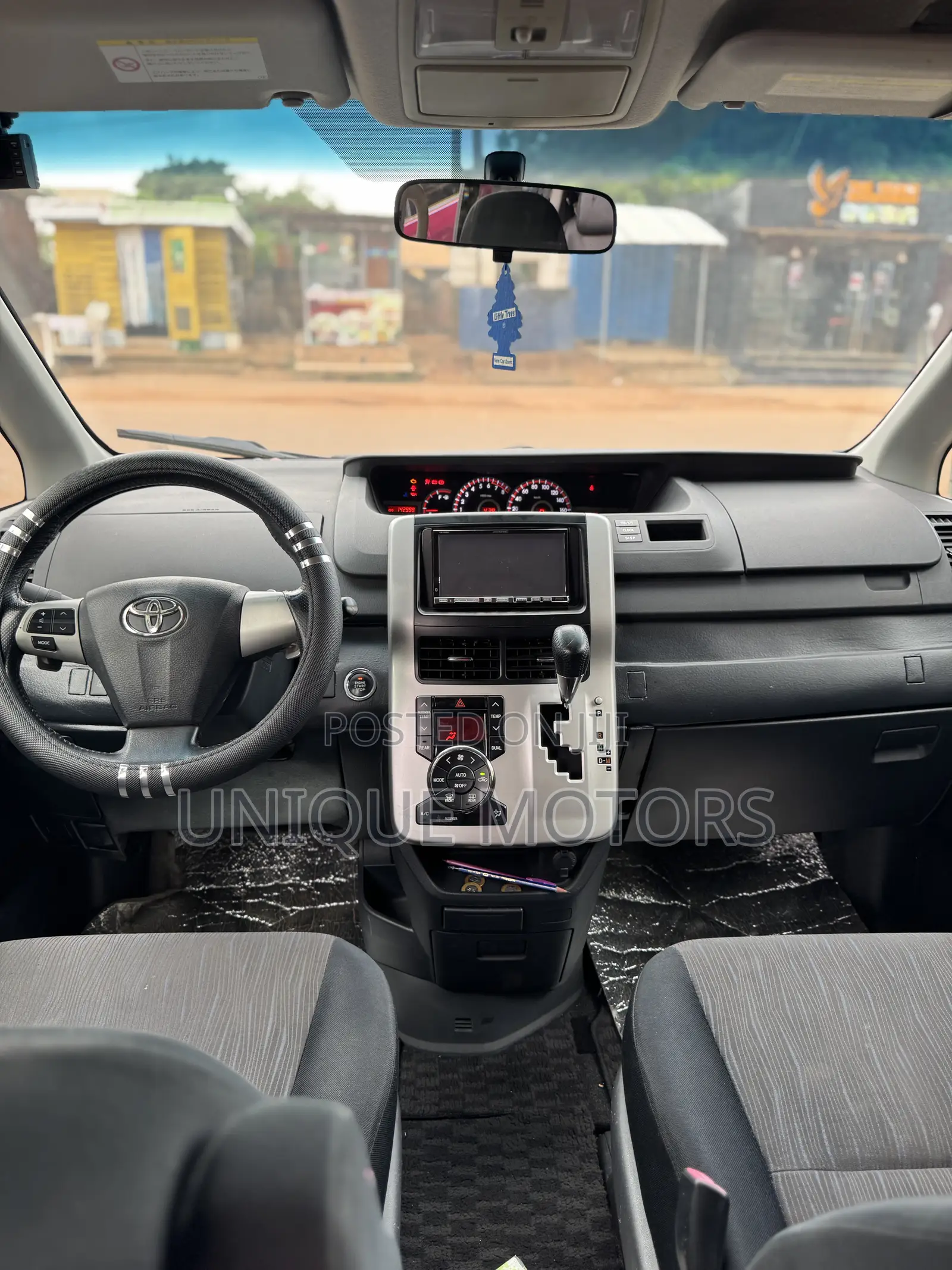 Toyota Voxy V 4WD 8-Seater 2011 Black