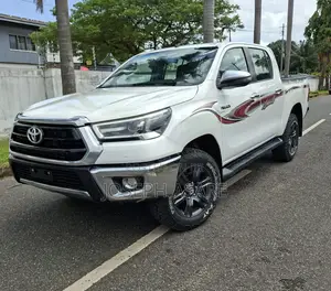 Toyota Hilux 2021 White