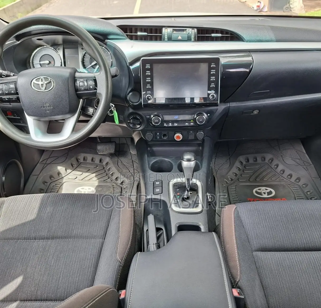 Toyota Hilux 2021 White