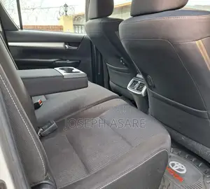 Toyota Hilux 2021 White