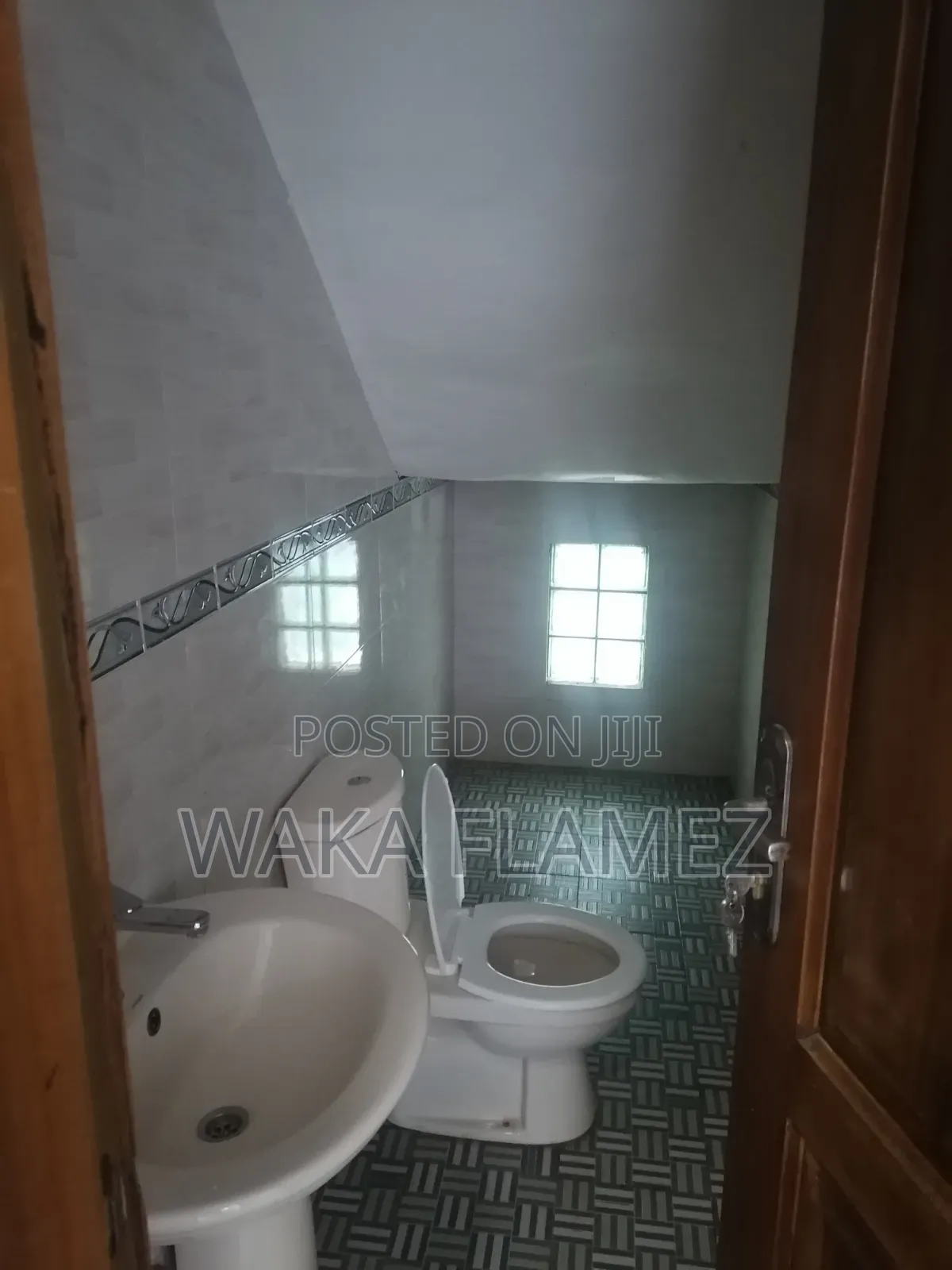 6bdrm Duplex in Franco Estate, Pokuase for rent