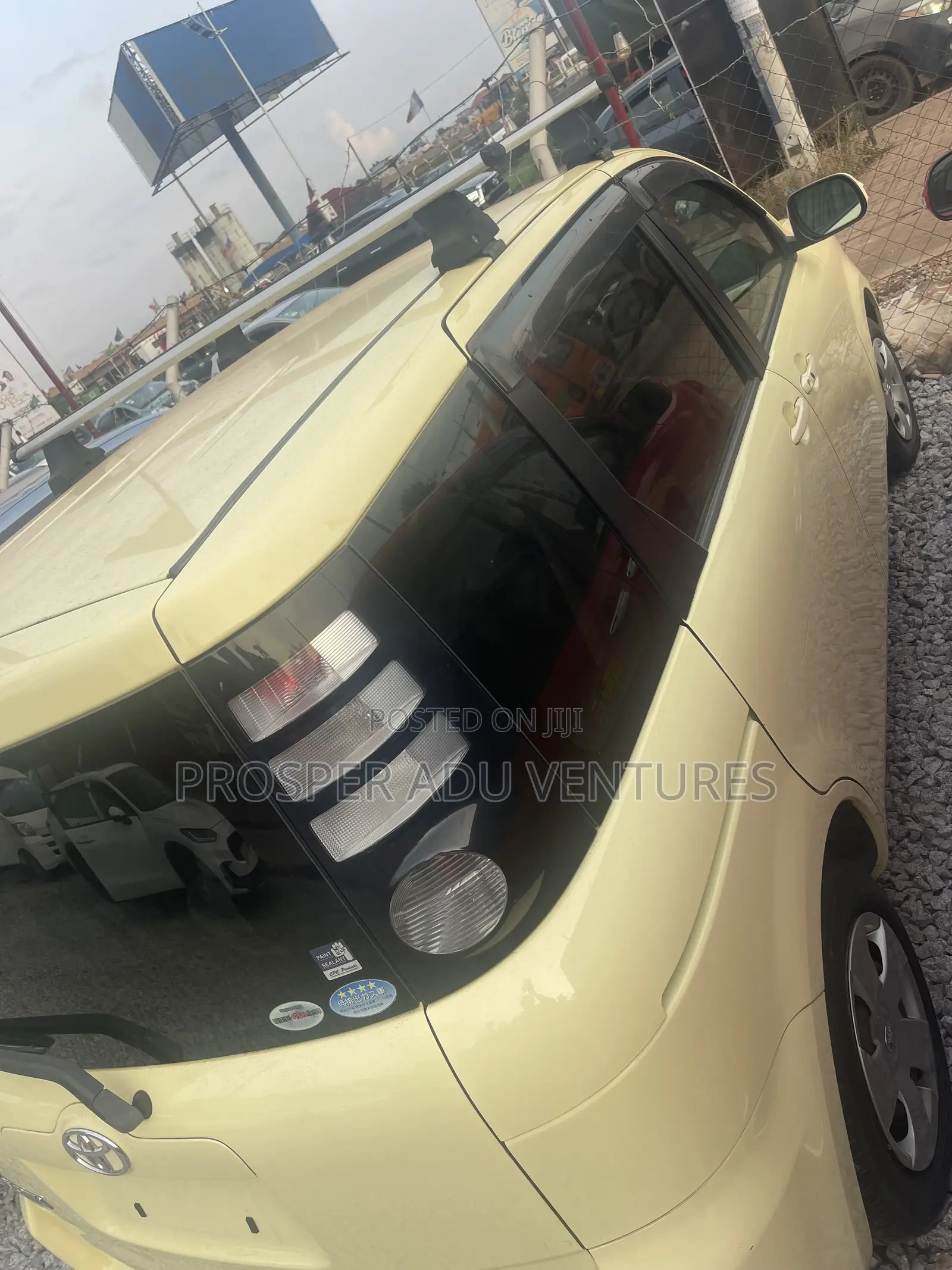 Toyota Sienta 1.5 FWD 2011