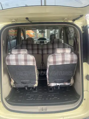 Toyota Sienta 1.5 FWD 2011