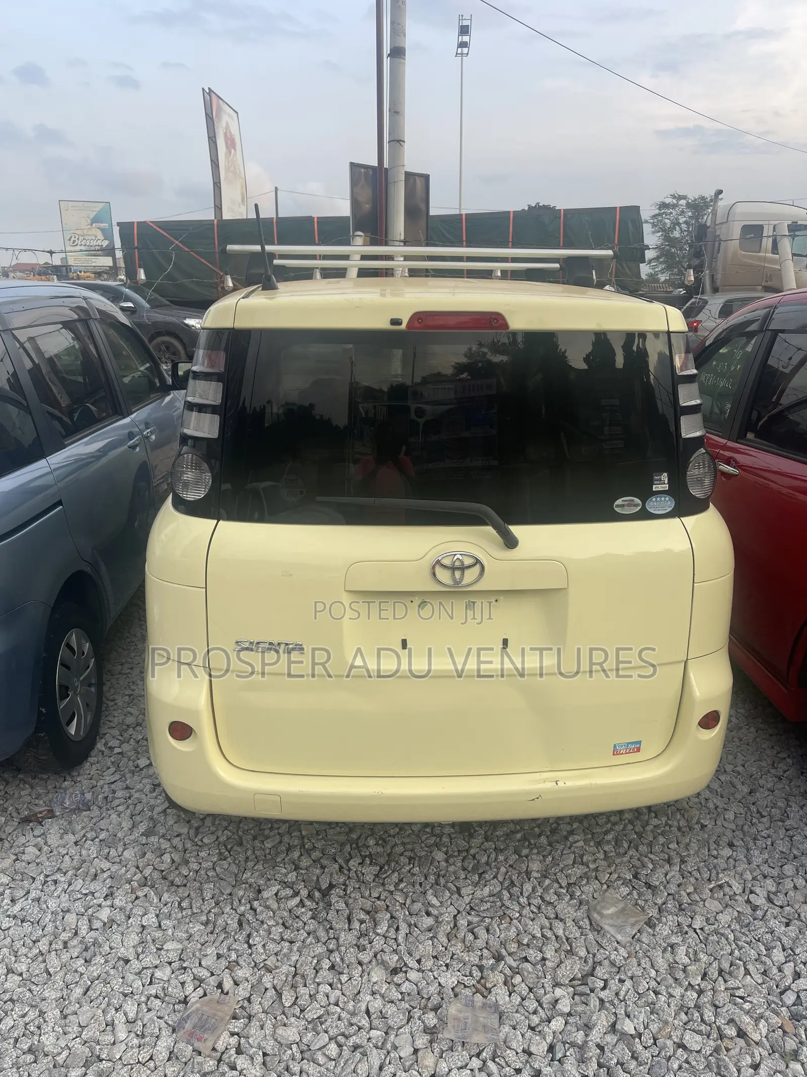 Toyota Sienta 1.5 FWD 2011