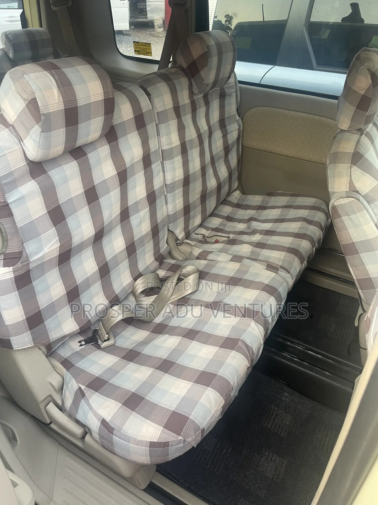 Toyota Sienta 1.5 FWD 2011