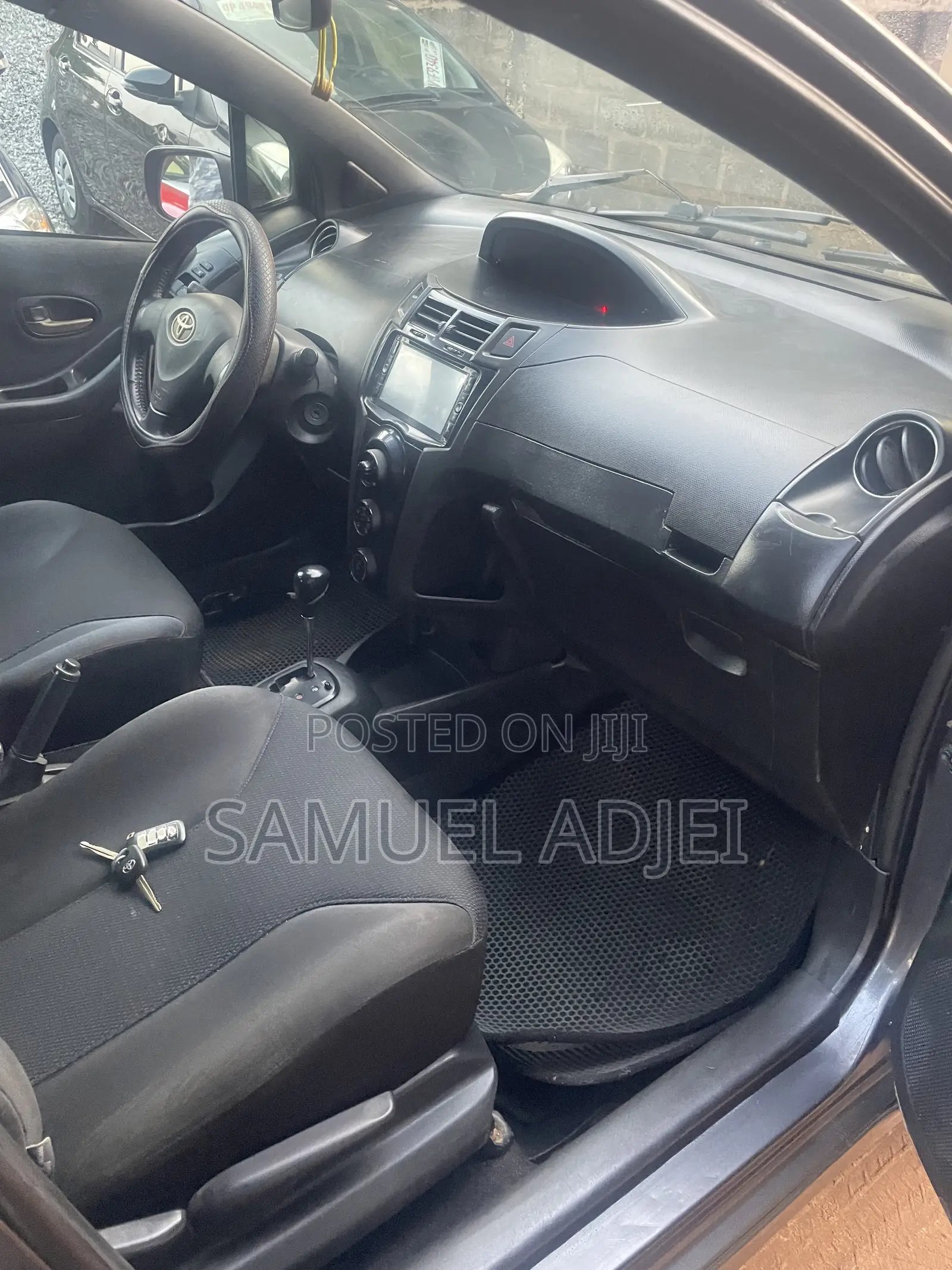 Toyota Vitz 2010 Black