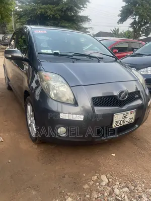 Toyota Vitz 2010 Black