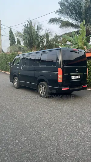Toyota HiAce 2014 Black