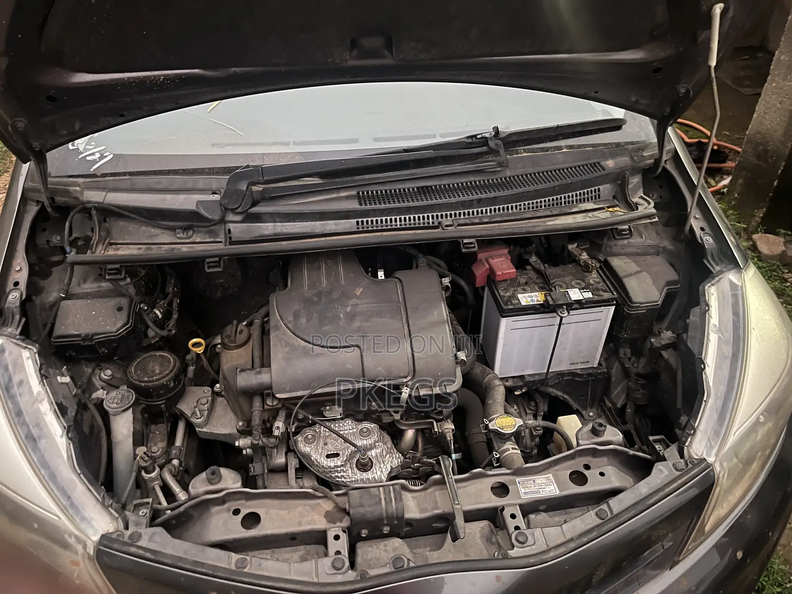 Toyota Vitz 1.0 FWD 3dr 2013 Gray