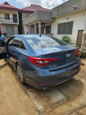 Hyundai Sonata Sport 2.0T Sedan FWD (2.0L 4cyl 6A) 2017 Blue