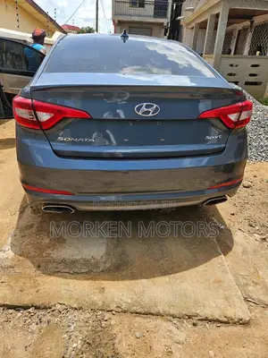 Hyundai Sonata Sport 2.0T Sedan FWD (2.0L 4cyl 6A) 2017 Blue