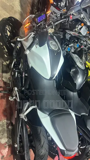 Honda CB 2022 White