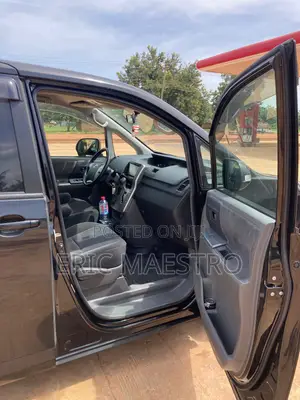 Toyota Voxy V 4WD 8-Seater 2010 Black
