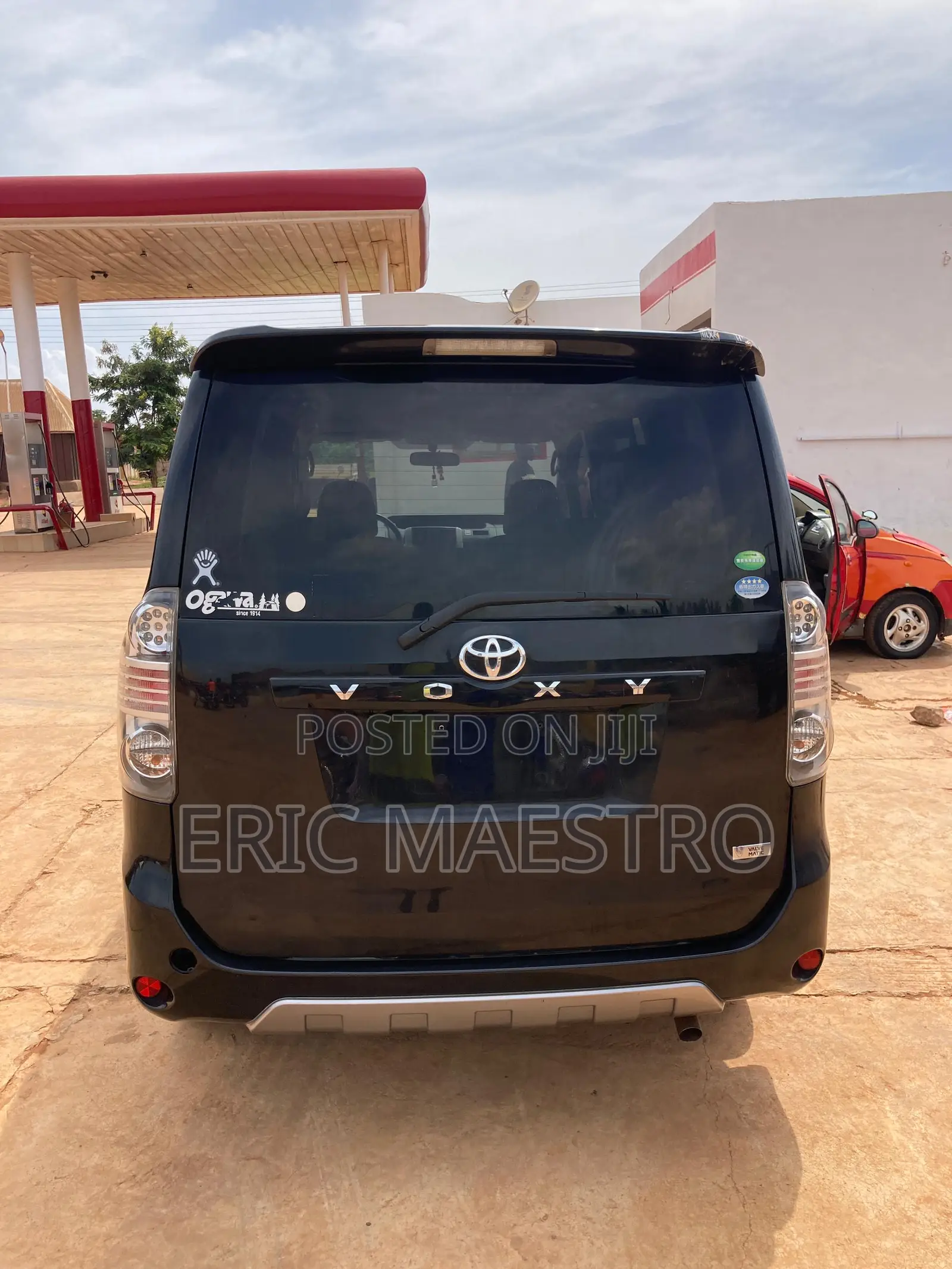 Toyota Voxy V 4WD 8-Seater 2010 Black