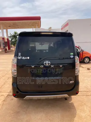 Toyota Voxy V 4WD 8-Seater 2010 Black