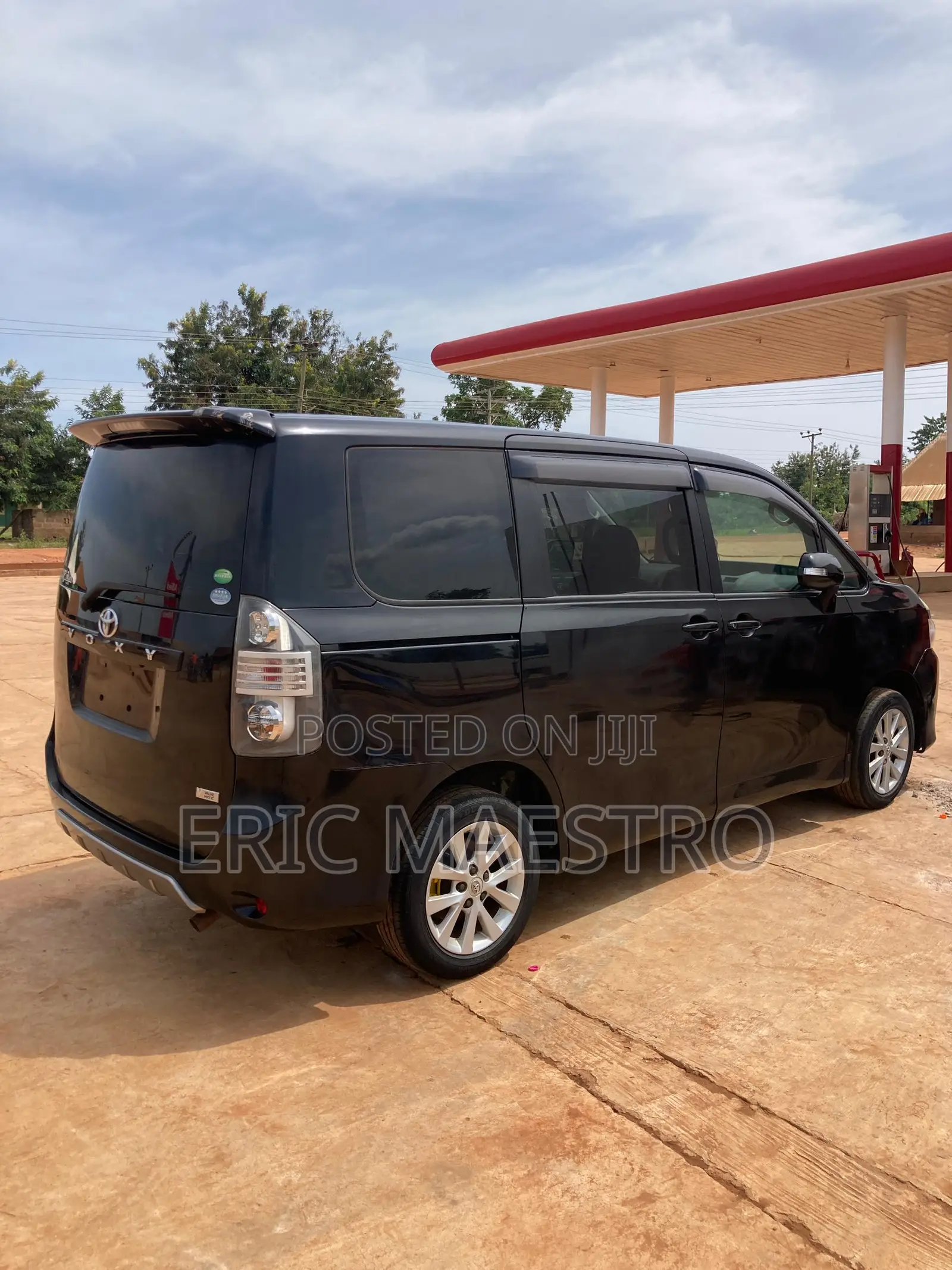 Toyota Voxy V 4WD 8-Seater 2010 Black