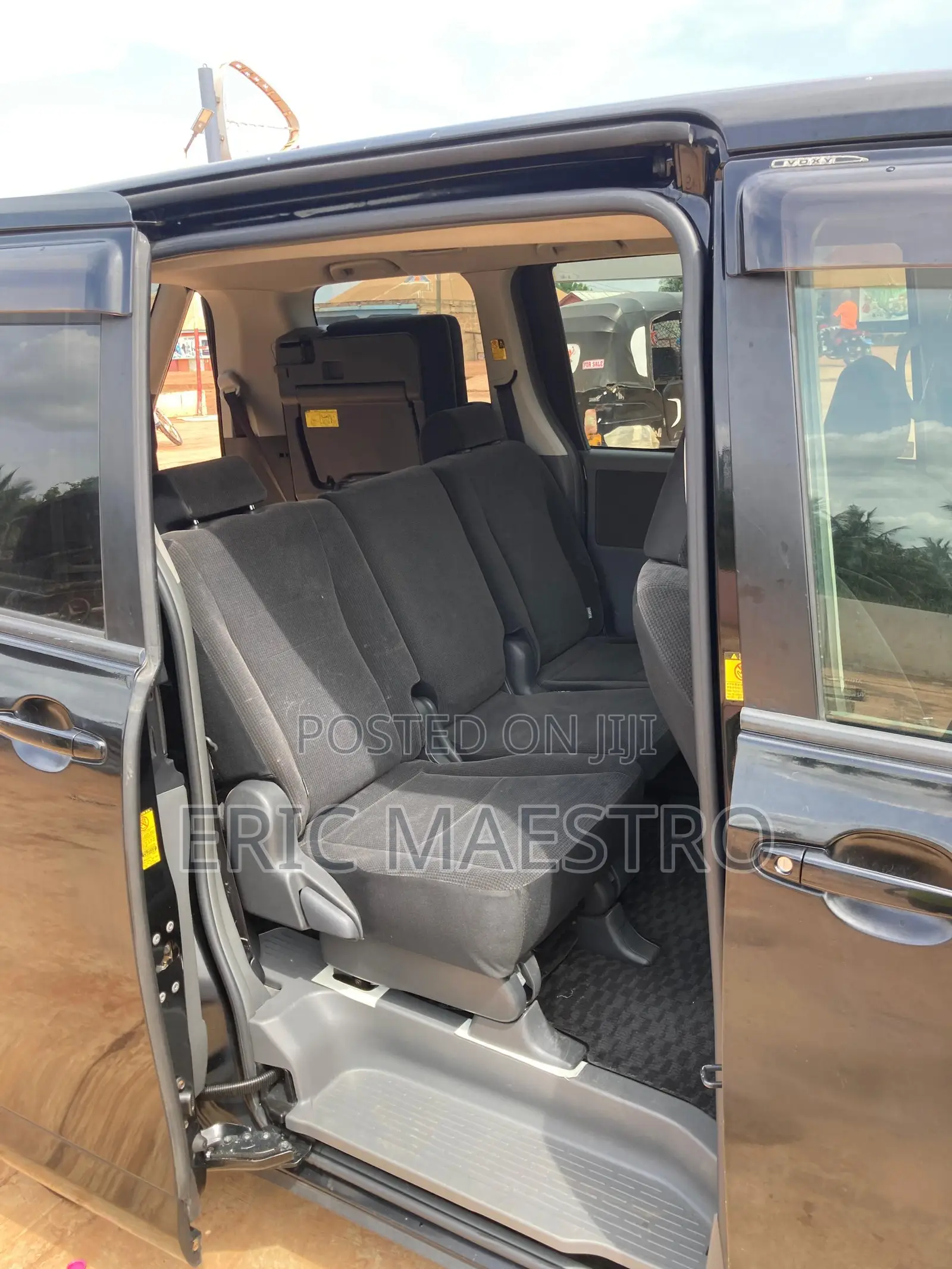 Toyota Voxy V 4WD 8-Seater 2010 Black