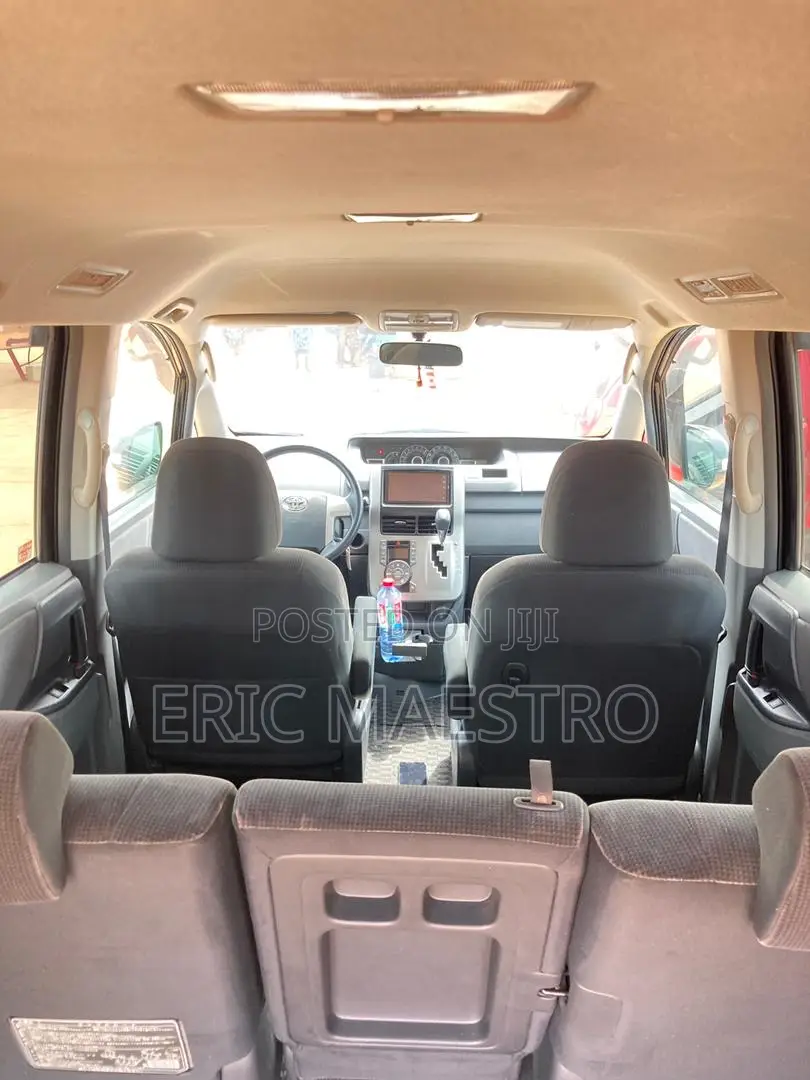 Toyota Voxy V 4WD 8-Seater 2010 Black