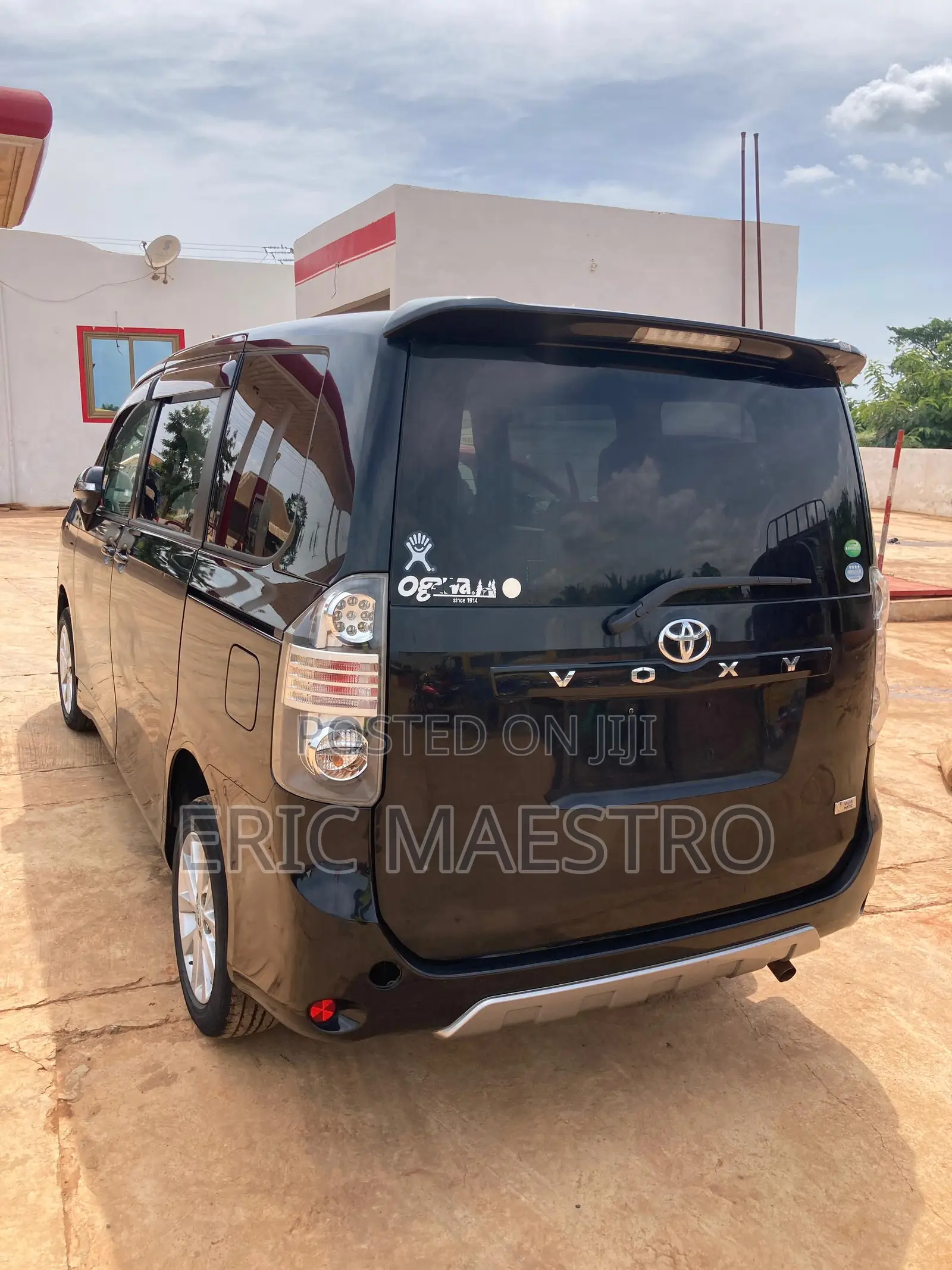 Toyota Voxy V 4WD 8-Seater 2010 Black