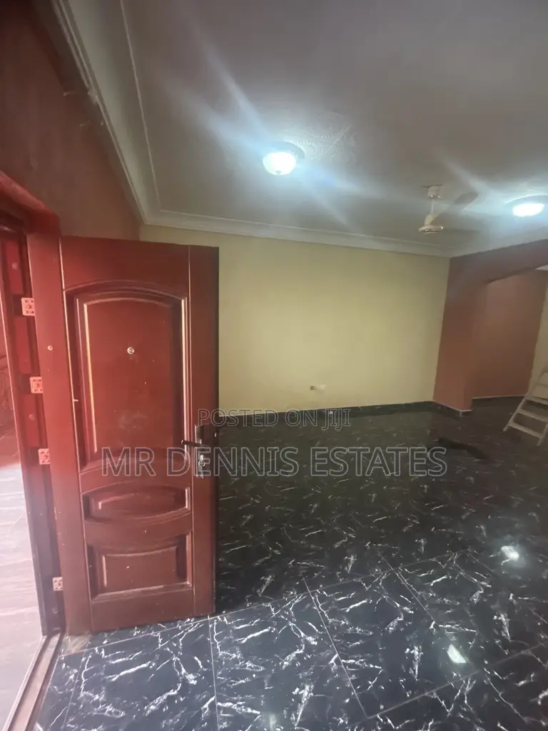 3bdrm Apartment in Westhills Mall for rent
