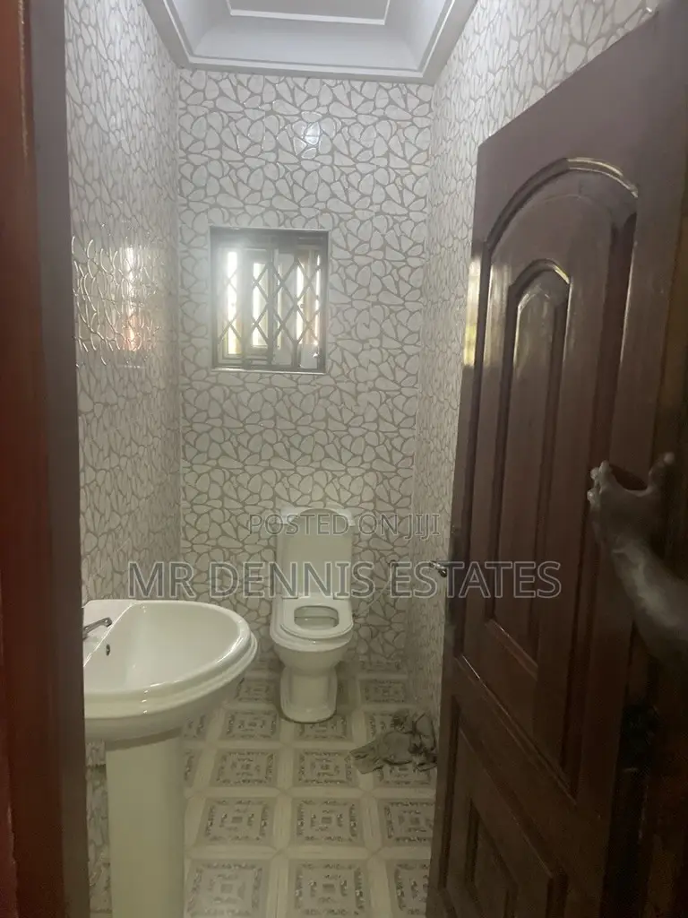 3bdrm Apartment in Westhills Mall for rent
