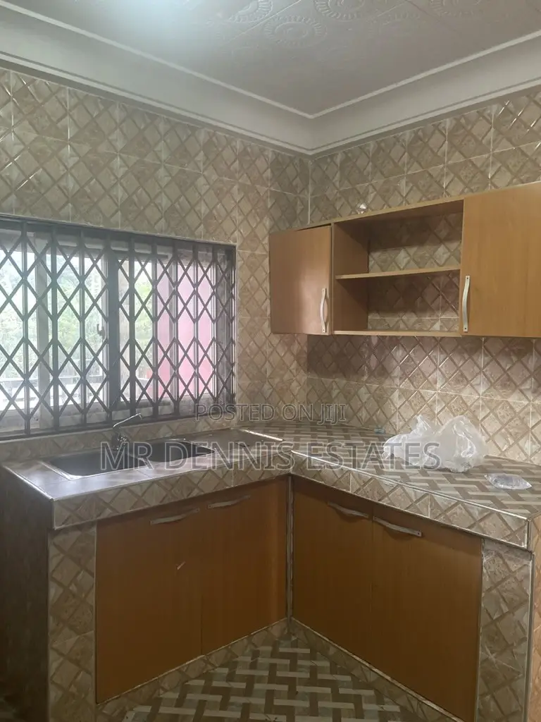 3bdrm Apartment in Westhills Mall for rent