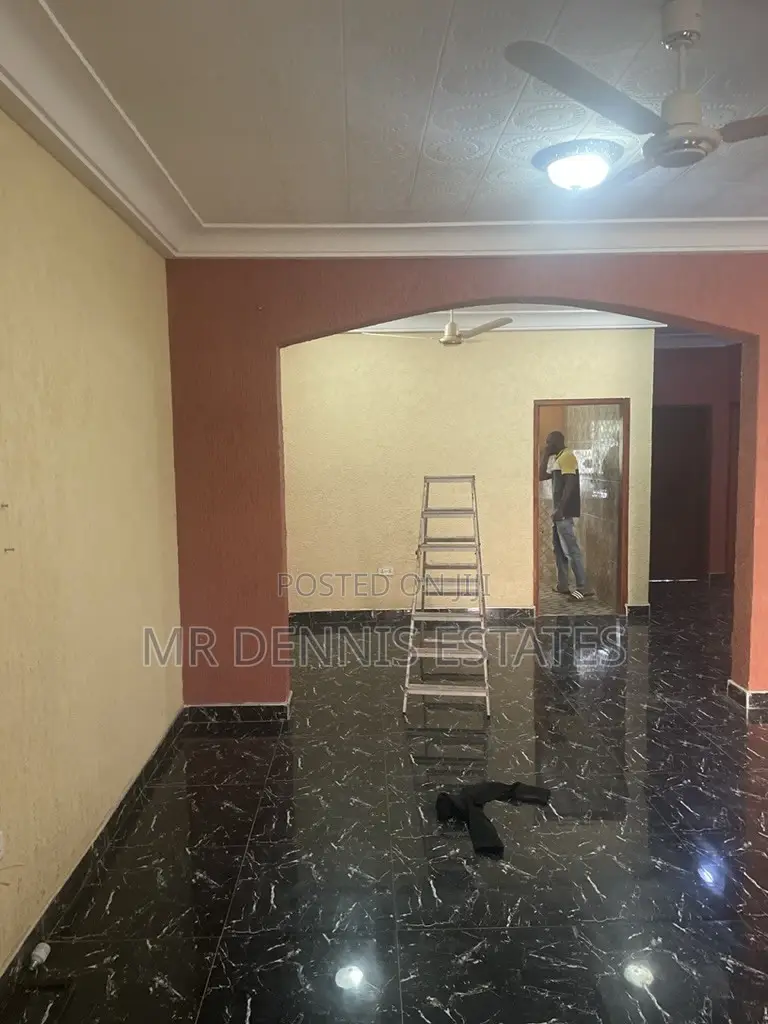 3bdrm Apartment in Westhills Mall for rent