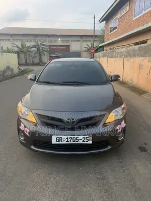 Toyota Corolla LE 4dr Sedan (1.8L 4cyl 4A) 2013 Gray
