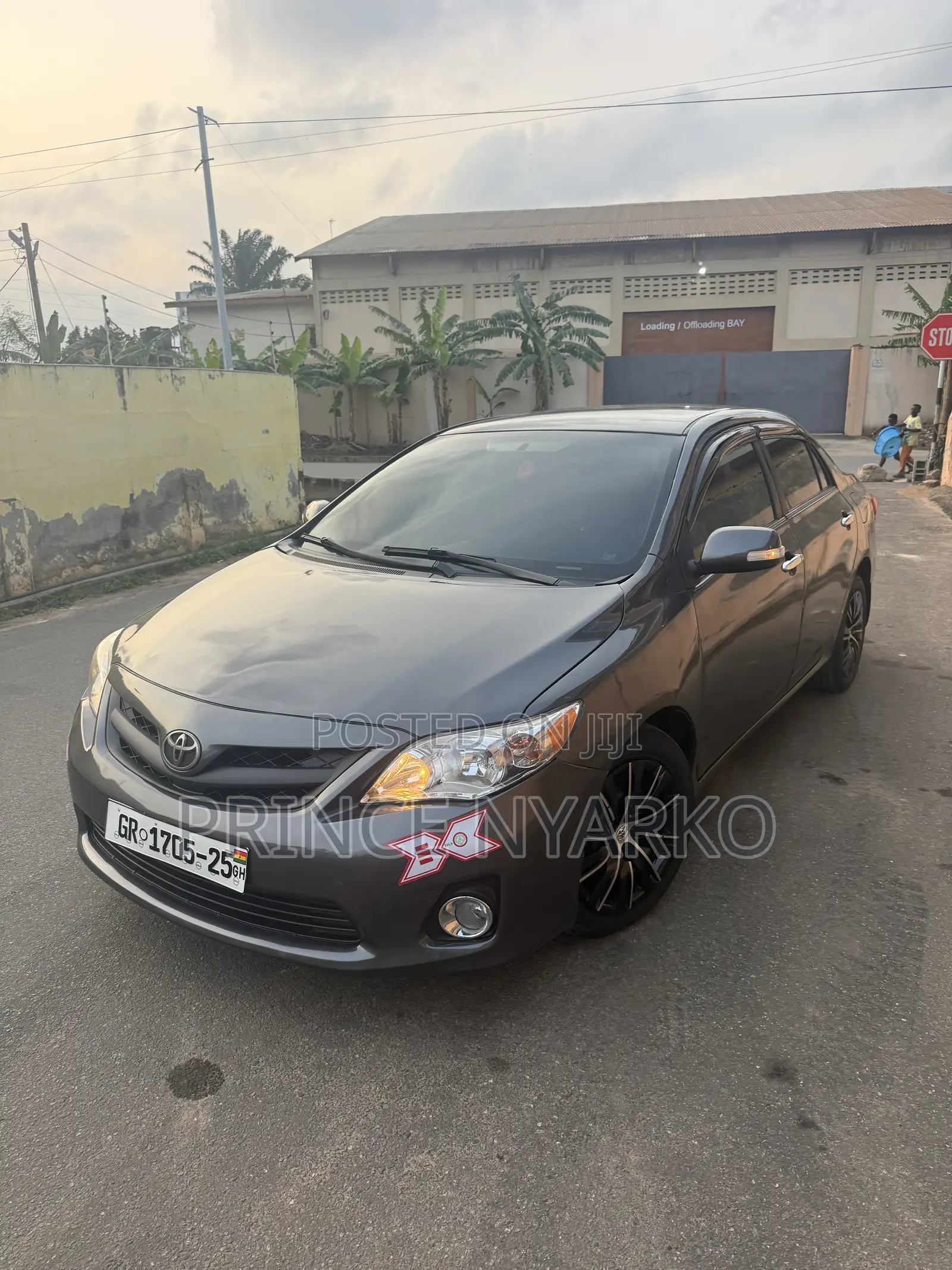 Toyota Corolla LE 4dr Sedan (1.8L 4cyl 4A) 2013 Gray