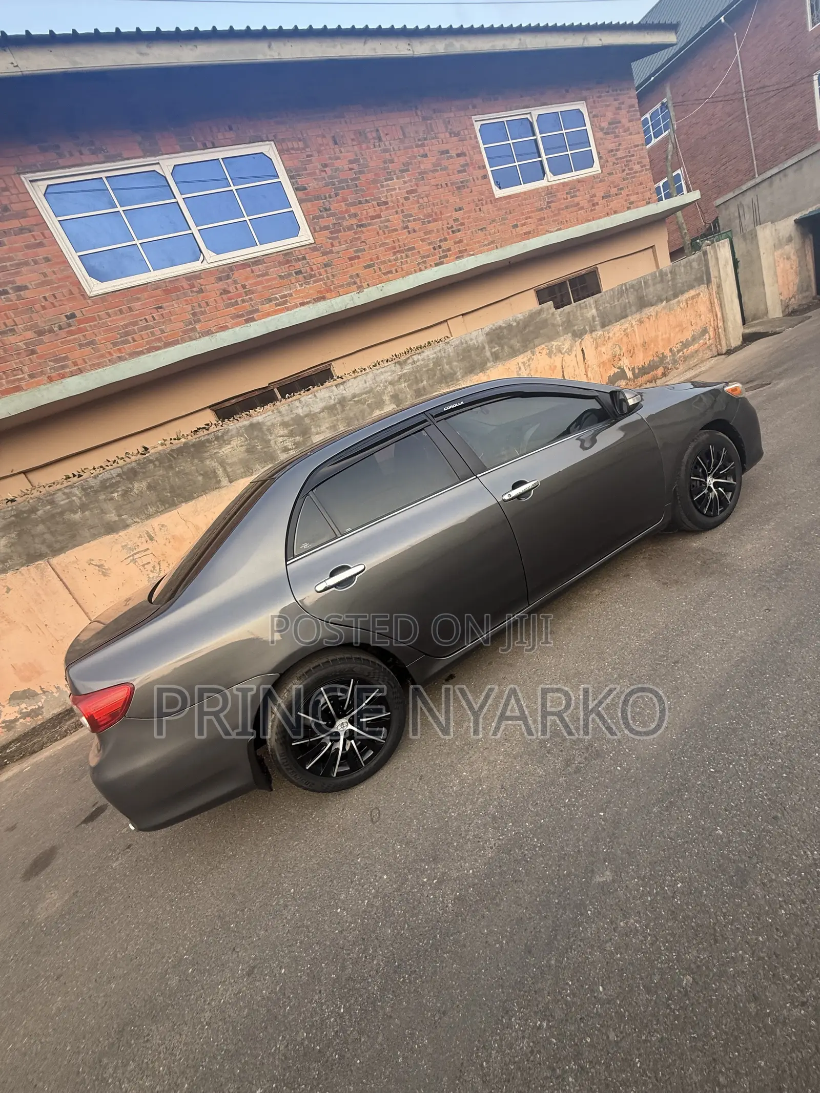 Toyota Corolla LE 4dr Sedan (1.8L 4cyl 4A) 2013 Gray