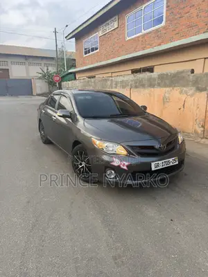 Toyota Corolla LE 4dr Sedan (1.8L 4cyl 4A) 2013 Gray