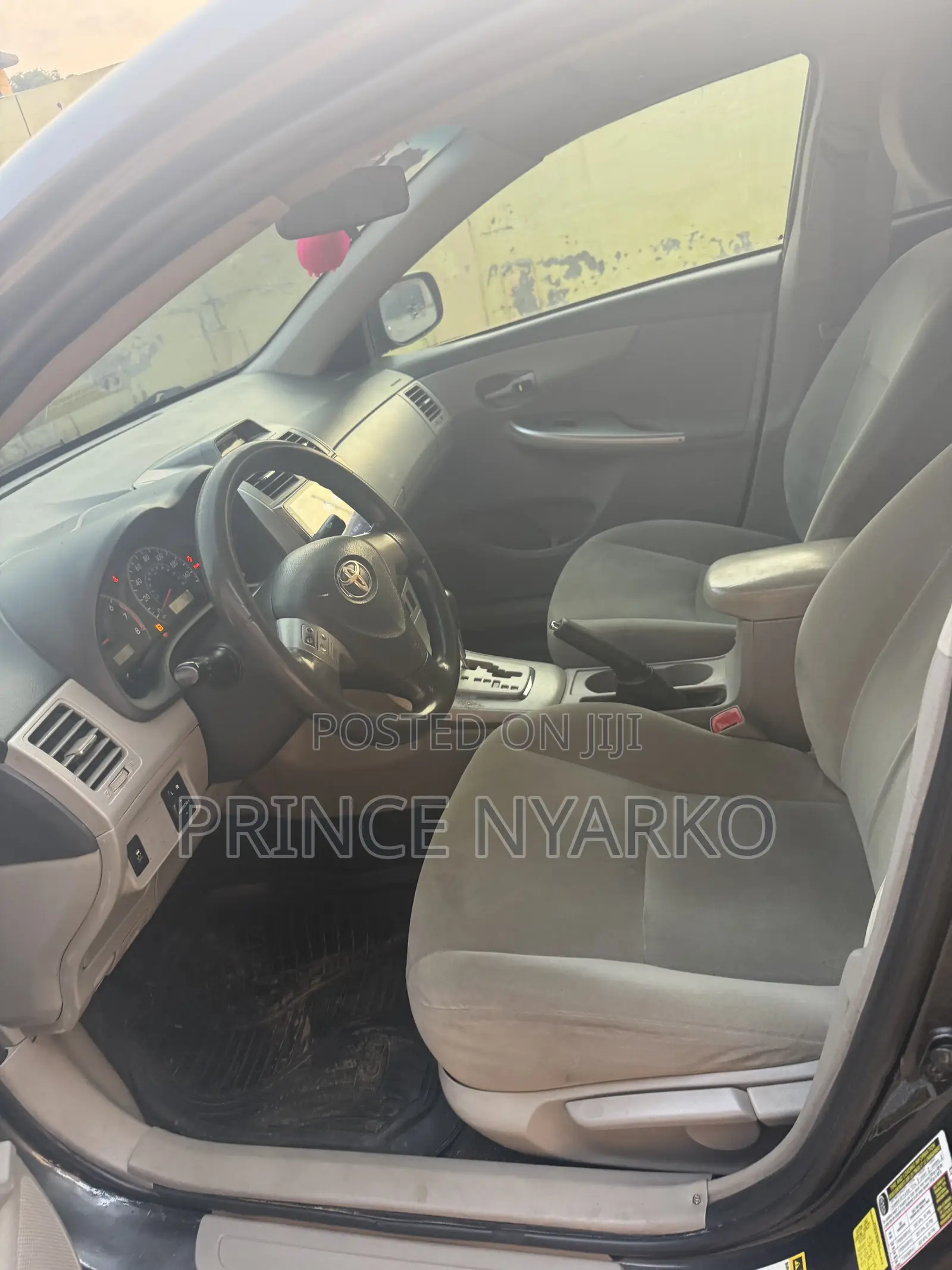 Toyota Corolla LE 4dr Sedan (1.8L 4cyl 4A) 2013 Gray