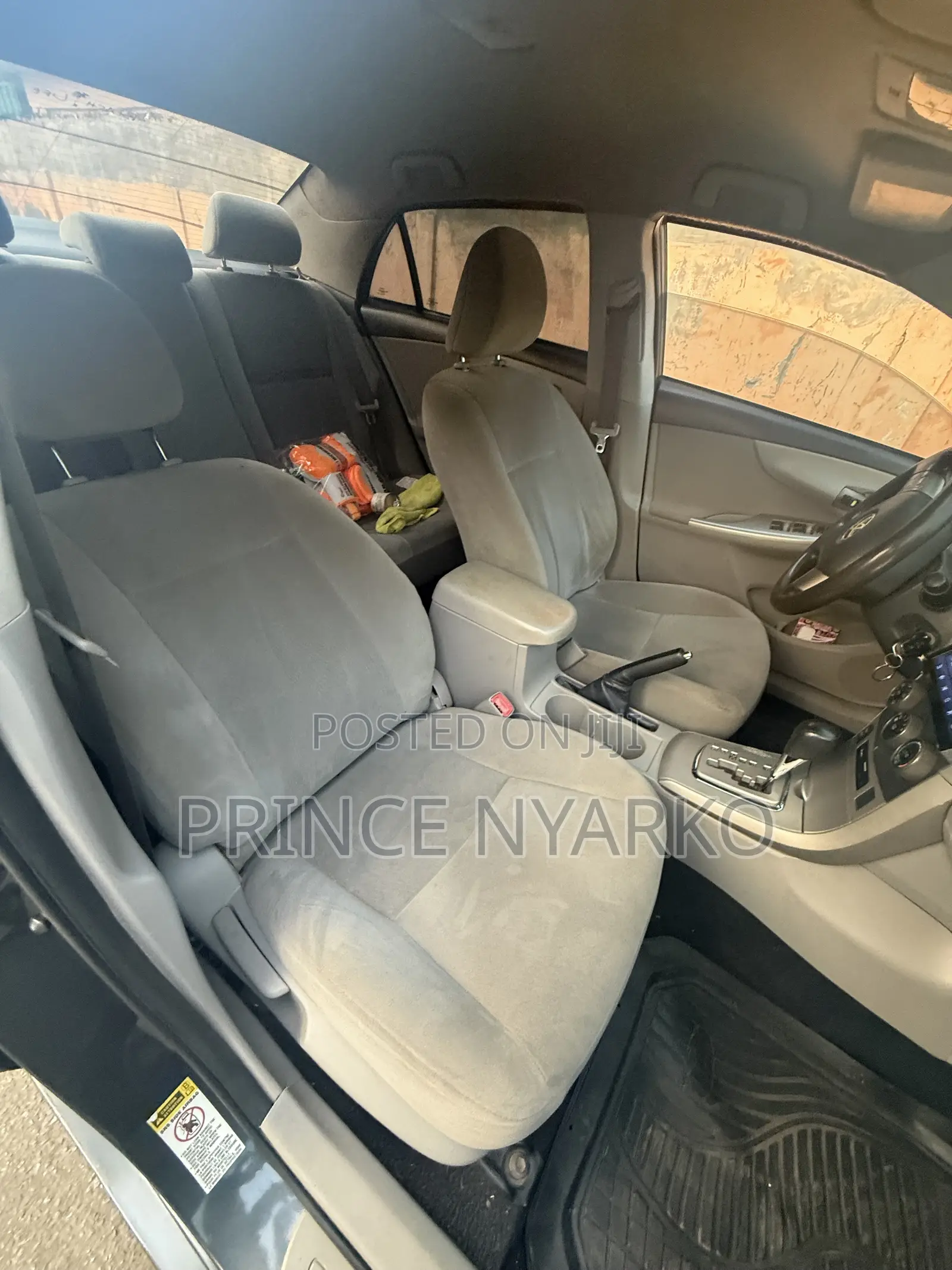 Toyota Corolla LE 4dr Sedan (1.8L 4cyl 4A) 2013 Gray