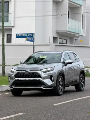 Toyota RAV4 XLE Premium AWD 2023 Silver