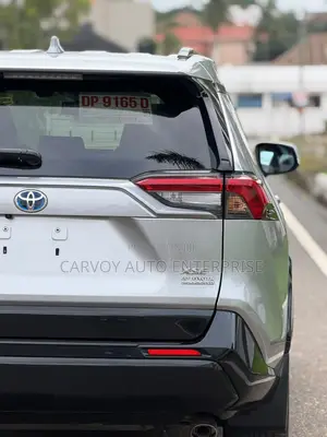 Toyota RAV4 XLE Premium AWD 2023 Silver