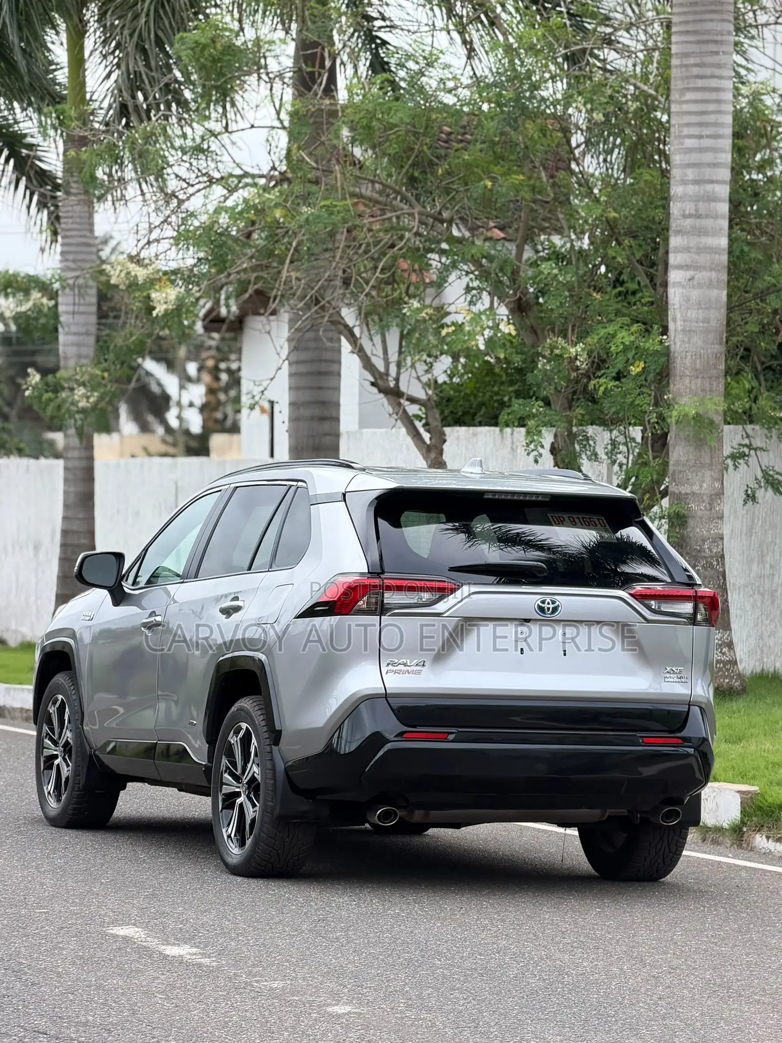 Toyota RAV4 XLE Premium AWD 2023 Silver