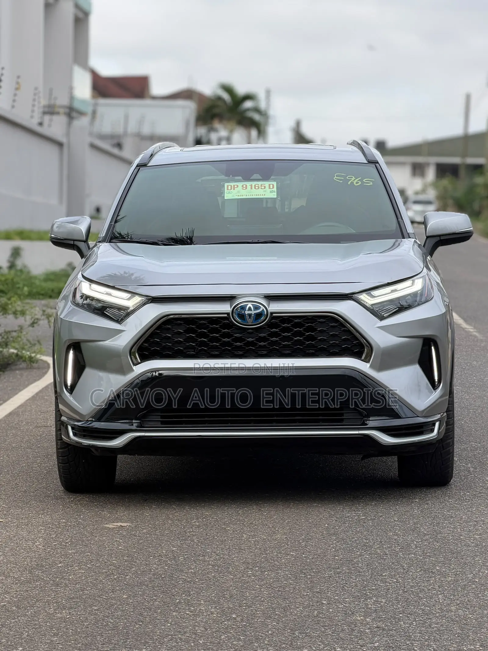 Toyota RAV4 XLE Premium AWD 2023 Silver