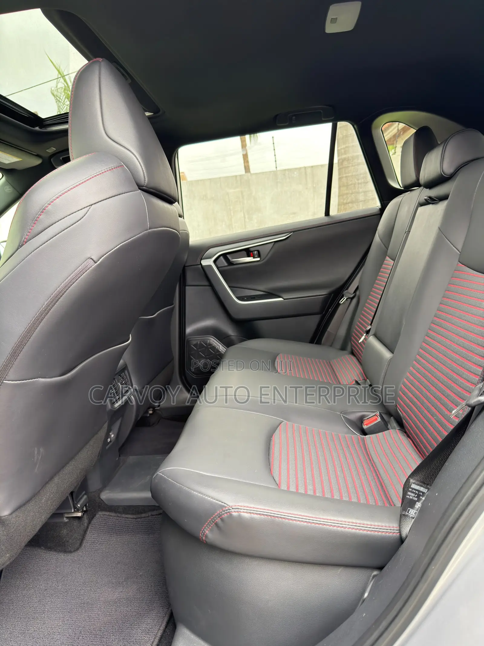 Toyota RAV4 XLE Premium AWD 2023 Silver